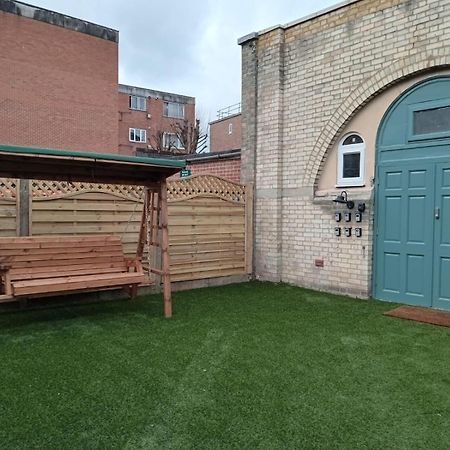 Cozy En-Suite Loft In Trendy Local Лондон Экстерьер фото