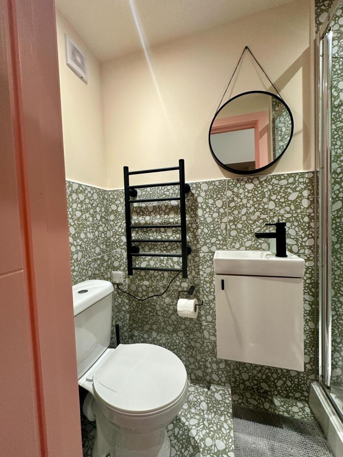 Cozy En-Suite Loft In Trendy Local Лондон Экстерьер фото