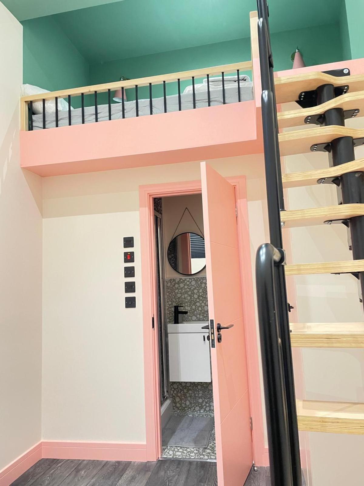 Cozy En-Suite Loft In Trendy Local Лондон Экстерьер фото